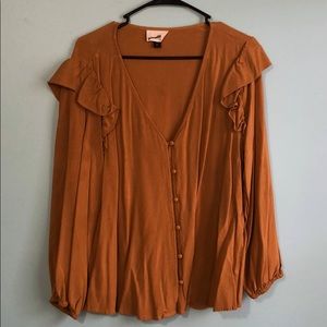 Universal Threads top